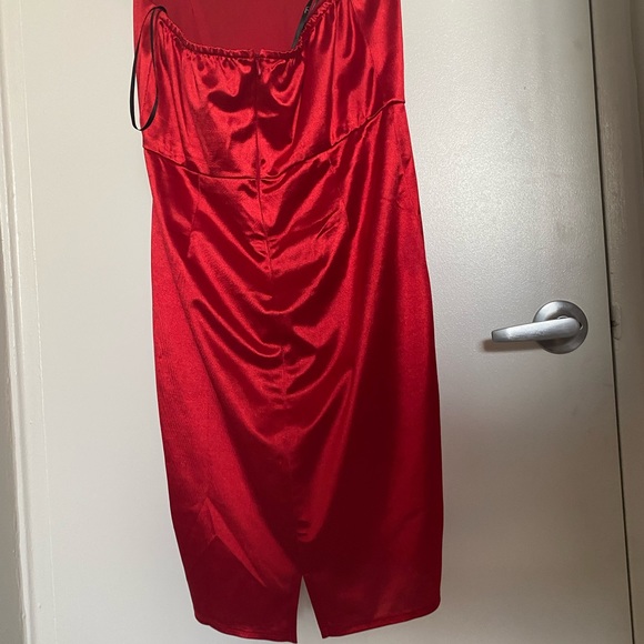 Lulus strapless red satin bodycon dress - Picture 3 of 4
